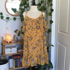 ✨Floral Yellow TORRID knee length dress✨